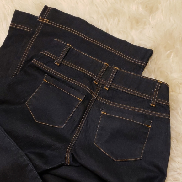 🦋 Younique - Picture 4 of 4